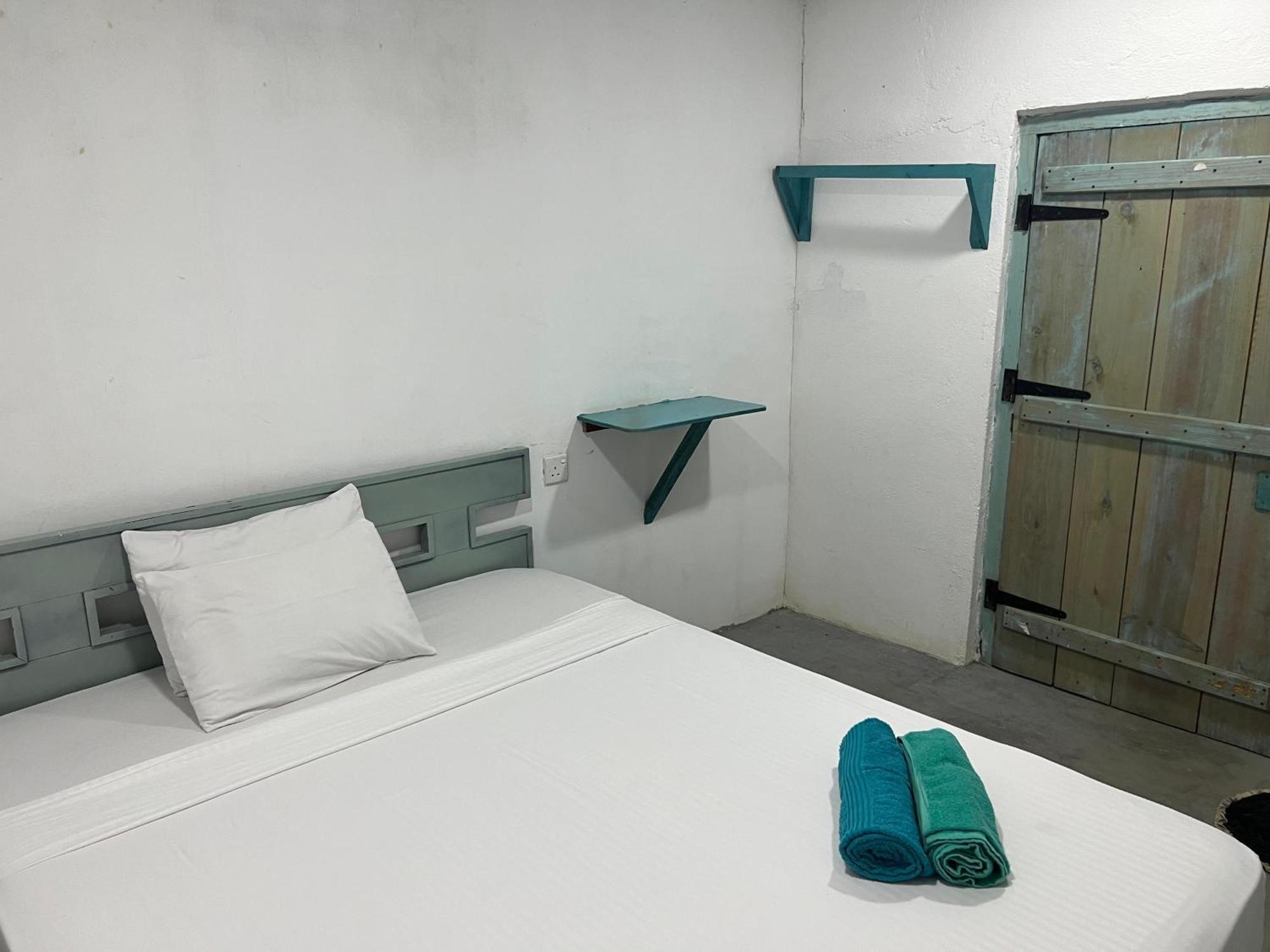 Auberge de jeunesse Cactus Arugambay à Baie d'Arugam Extérieur photo