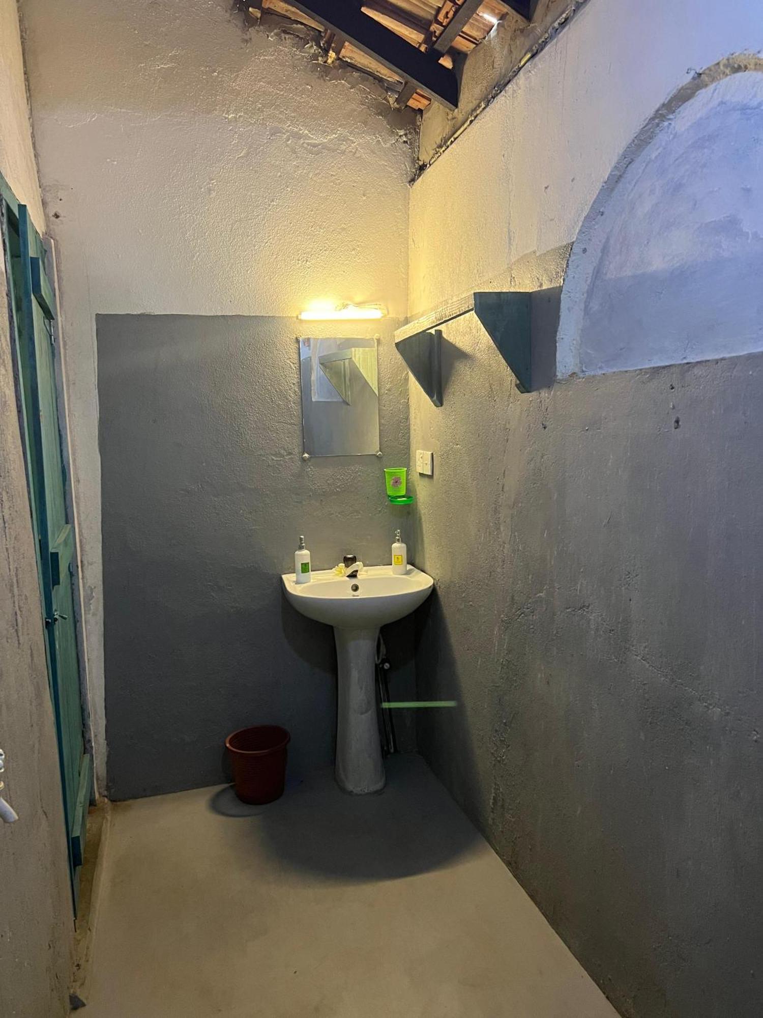 Auberge de jeunesse Cactus Arugambay à Baie d'Arugam Extérieur photo